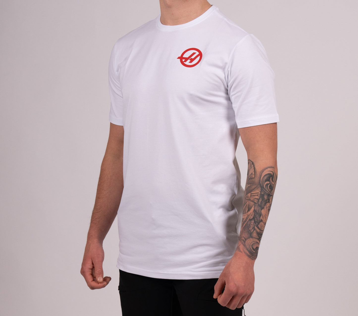 T-shirt bianca Haas F1 Team Roundel Essentials da uomo