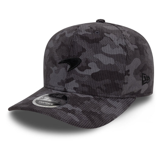 Cappello unisex New Era McLaren F1 Team in velluto a coste mimetico 9Fifty Pre-Curve, nero, 2025